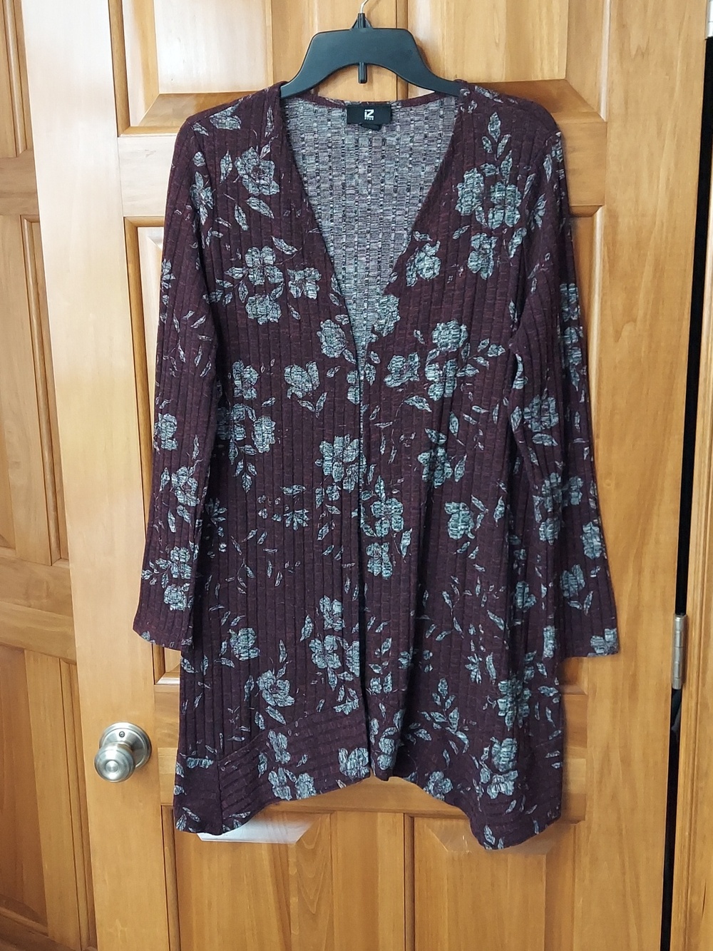 IZ Byer Ribbed Burgundy Floral V-Neck Open Front Cardigan, Size Large, Like New